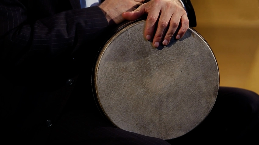 تصویری از فیلم آموزش تنبک سیامک بنایی