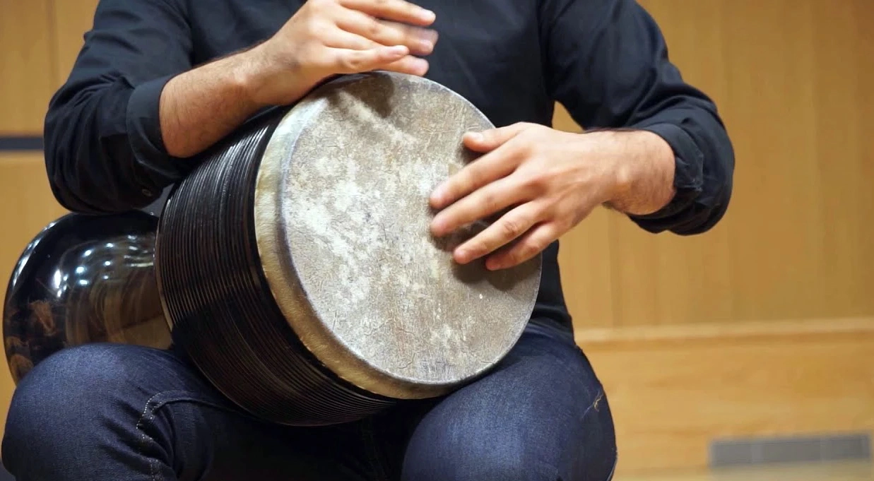 صفر تا صد مسیر آموزش تنبک | چگونه تنبک را اصولی یاد بگیریم؟